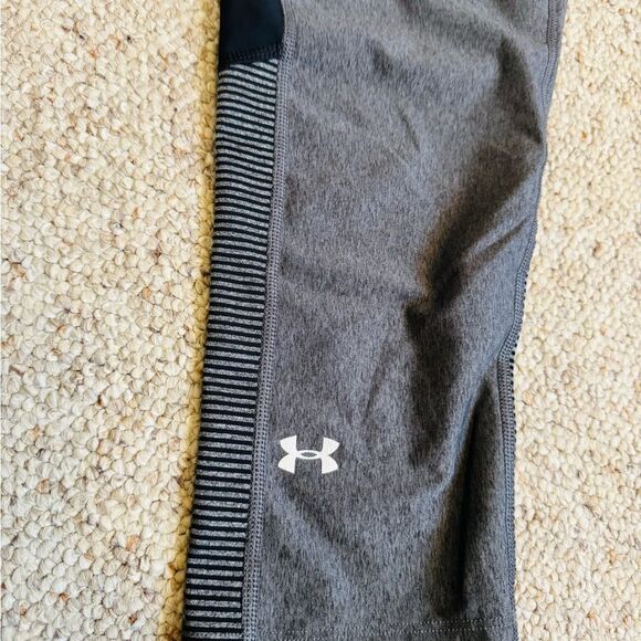 Under Armour Gray and Black Stretch Capris - Picture 6 of 9